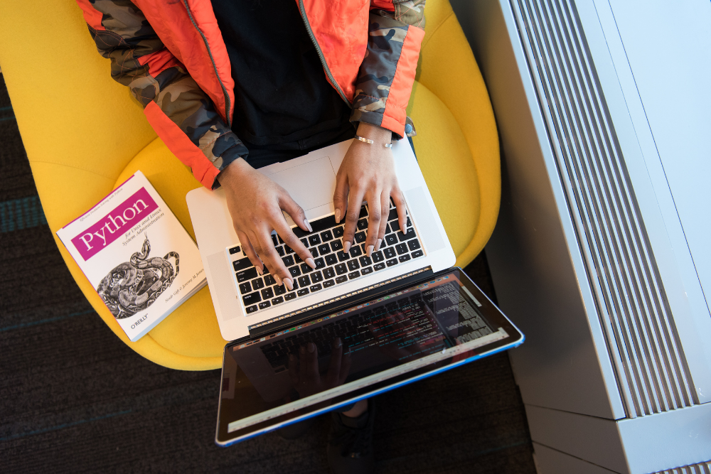 A Day in the Life of a Python Developer | LearnPython.com